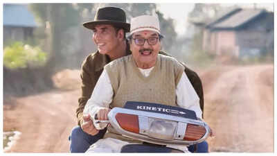  Akshay Kumar mourns sudden demise of veteran star Asrani