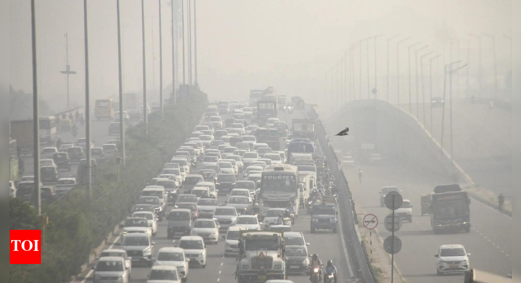 Delhi gasps after Diwali: 38 air monitoring stations in 'red zone'; 4 record AQI above 400