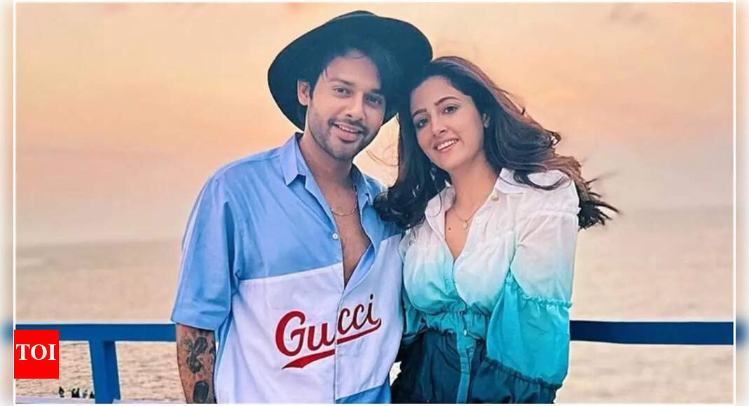 Stebin Ben clarifies relationship status with Kriti Sanon's sister, Nupur Sanon; Says, 'Still single and focused on life'