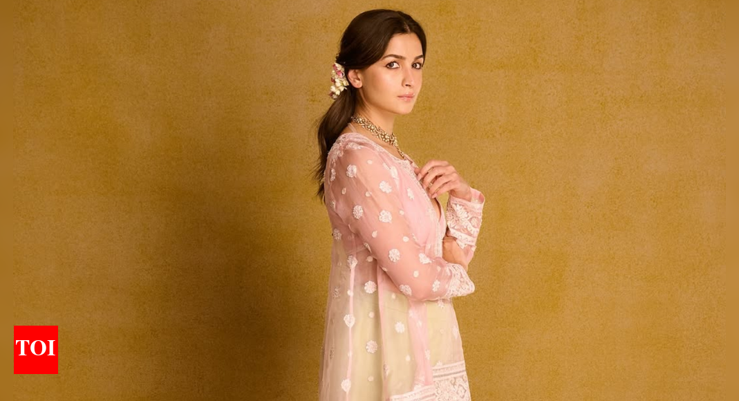 Alia Bhatt’s unexpected Diwali ‘lungi’ look just rewrote the dress code!