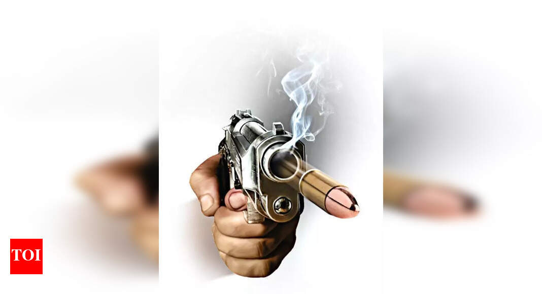 Gold trader, son shot at on Diwali