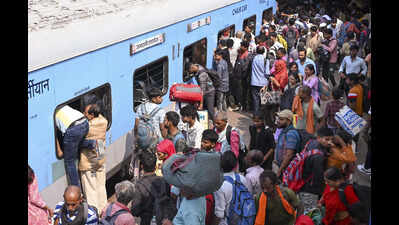 रेलवे ने छठ और मतदान से पहले सुरक्षा उपाय बढ़ा दिए हैं