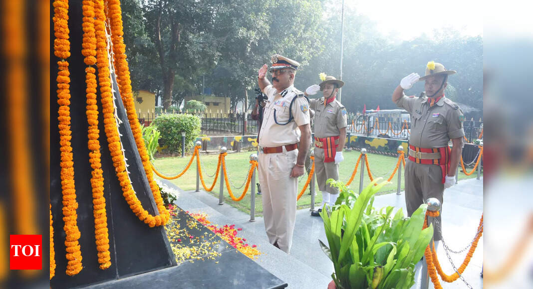 Tributes pour in for martyrs on Police Commemoration Day