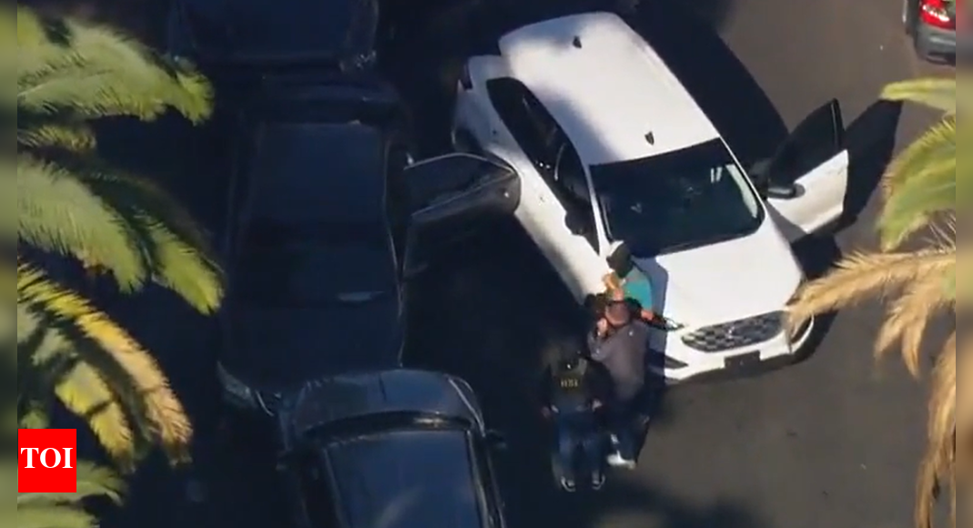 <div>US Marshal and immigrant shot during ICE operation in South LA; DHS issues statement condemning 'sanctuary politicians'</div> <div>US Marshal and immigrant shot during ICE operation in South LA; DHS issues statement condemning 'sanctuary politicians'</div>