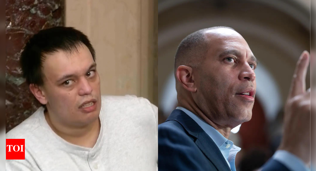 <div>Donald Trump pardoned January 6 rioter arrested for threatening to kill Hakeem Jeffries: 'Cannot allow this terrorist to live'</div> <div>Donald Trump pardoned January 6 rioter arrested for threatening to kill Hakeem Jeffries: 'Cannot allow this terrorist to live'</div>