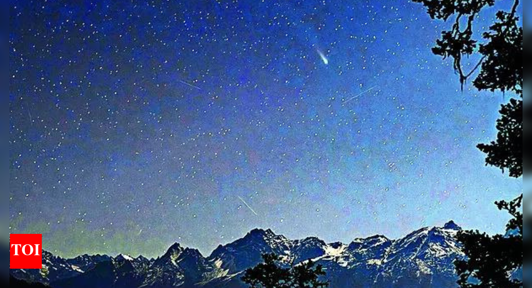 Double delight as 2 comets captured over Indian skies Double delight as 2 comets captured over Indian skies