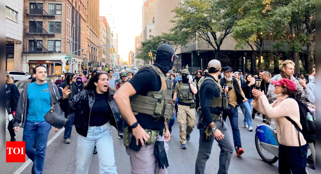 Immigration agents conducting sweep on NYC's famed Canal Street confronted by protesters