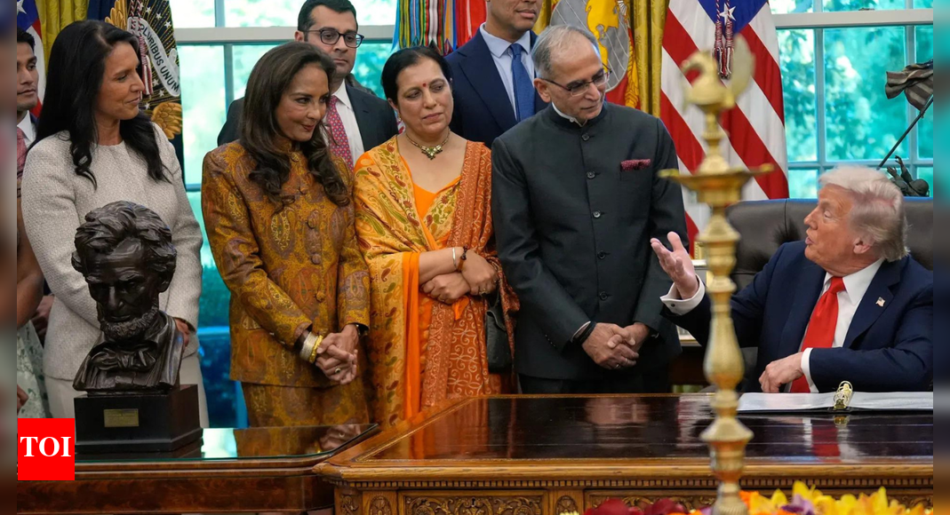 <div>White House diwali party: Donald Trump mispronounces names of Indian-Americans; calls Sergio Gor 'nice and easy' name</div>