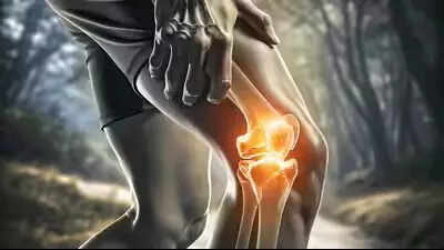 Caminar hacia atrás frente a correr: ¿Cuál es más seguro para las rodillas?