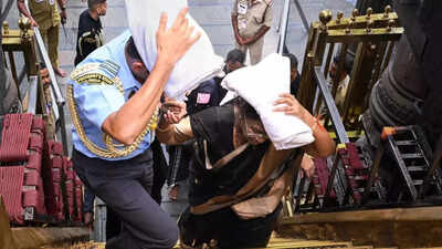 Historic visit: President Murmu becomes first woman head of state to offer prayers at Sabrimala— See pictures and videos