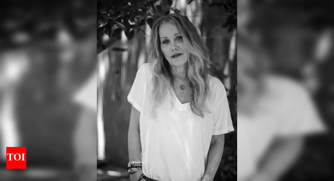 Christina Applegate says she wrote Memoir to make people feel less alone