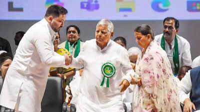 कांग्रेस नेता गेहलोत, अल्लावरु ने राजद के लालू, तेजस्वी से मुलाकात कर भारतीय गुट में सड़न रोकने की कोशिश की