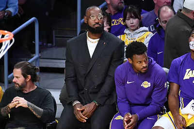 "Was a bit different" — Los Angeles Lakers insider weighs in on LeBron James’ quiet courtside vibe and alleged changing tune with team