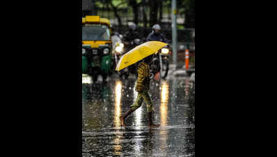 Mumbai weather: High humidity with rain expected today; AQI remains moderate