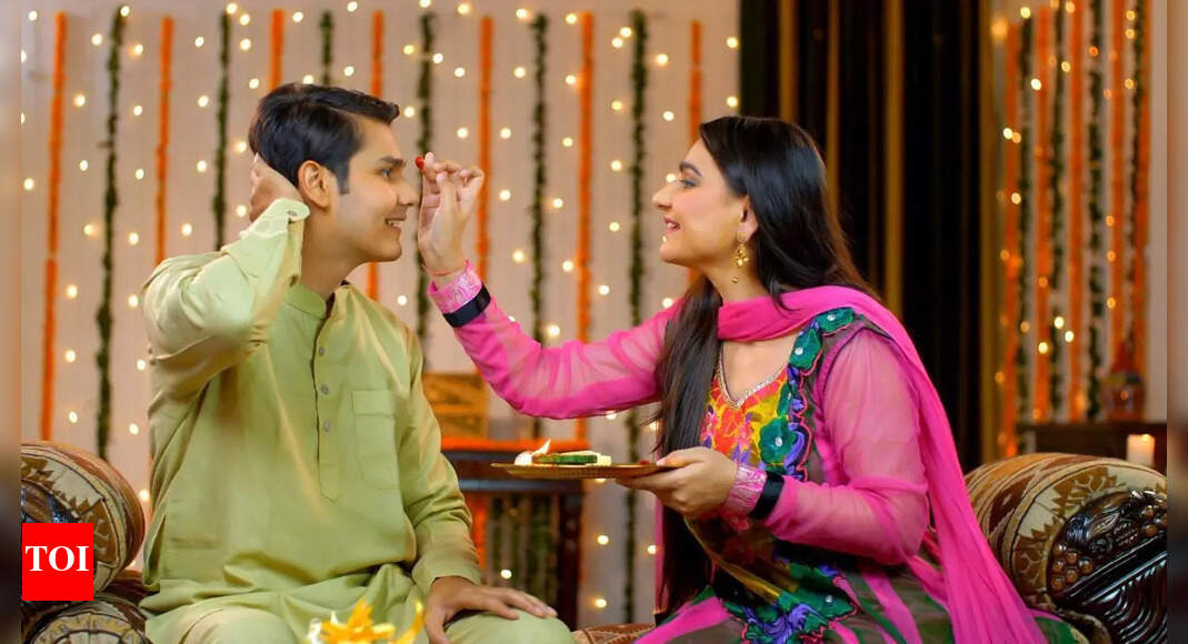Happy Bhai Dooj 2025: Images, Quotes, Wishes, Messages, Greeting Cards, Pictures and GIFs