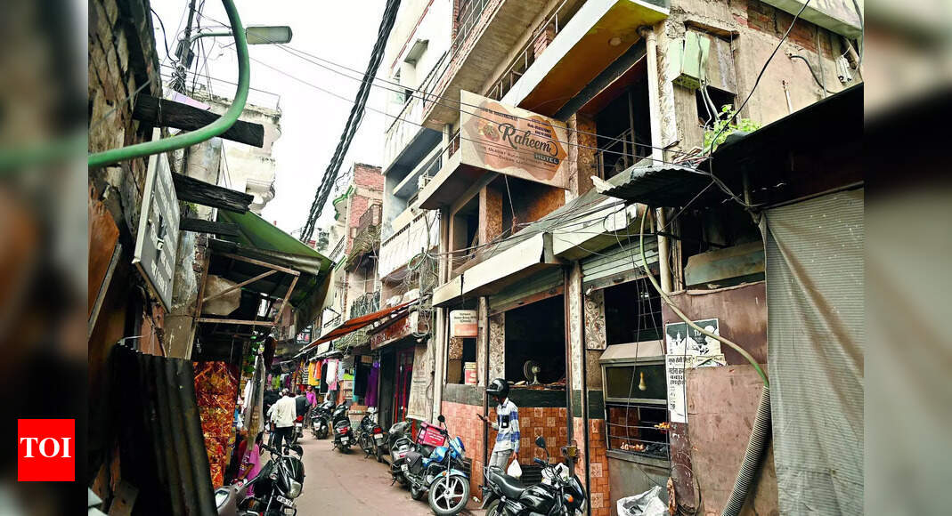 Celebrating 250 years of Lucknow’s legacy: Four generations on, Raheem’s still dishes out nawabi era taste