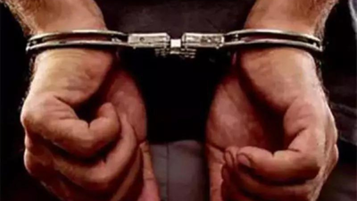 Five, including woman, arrested in Ranchi; three Pakistan-made pistols seized