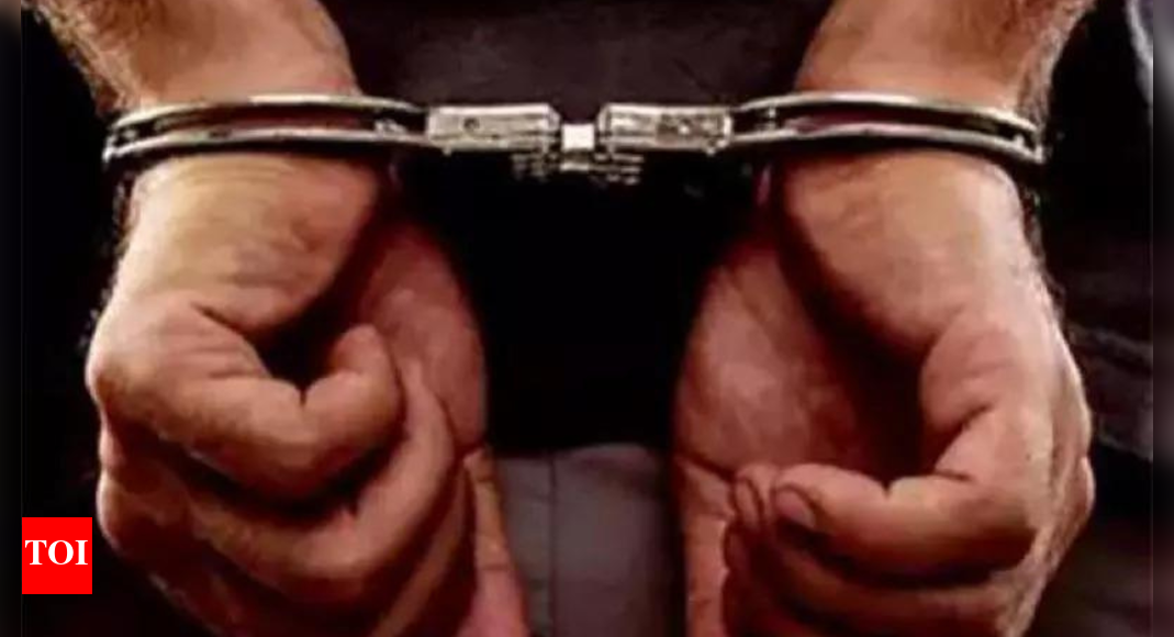 Five, including woman, arrested in Ranchi; three Pakistan-made pistols seized Five, including woman, arrested in Ranchi; three Pakistan-made pistols seized