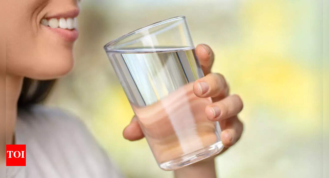 5 foods you should never drink water with: How timing affects digestion