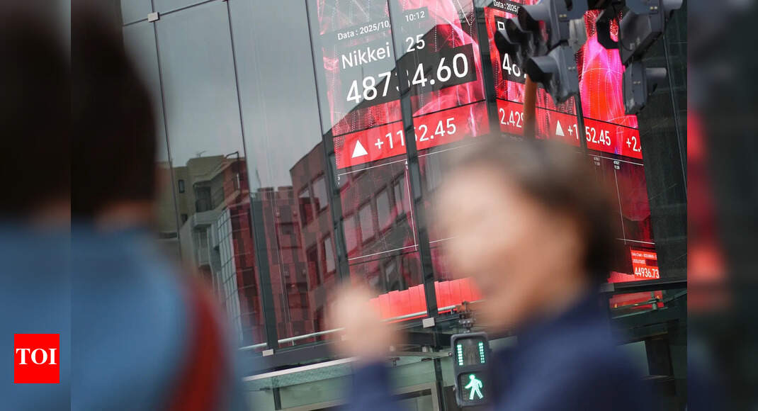 Asian stocks today: Markets trade in red tracking Wall Street's losses; Nikkei down almost 800 points, Kospi sheds 1%