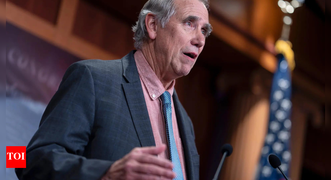 <div>‘Ring the alarm bells’: Oregon senator Jeff Merkley delivers record 23-hour speech; slams Trump as 'authoritarian'</div> <div>‘Ring the alarm bells’: Oregon senator Jeff Merkley delivers record 23-hour speech; slams Trump as 'authoritarian'</div>