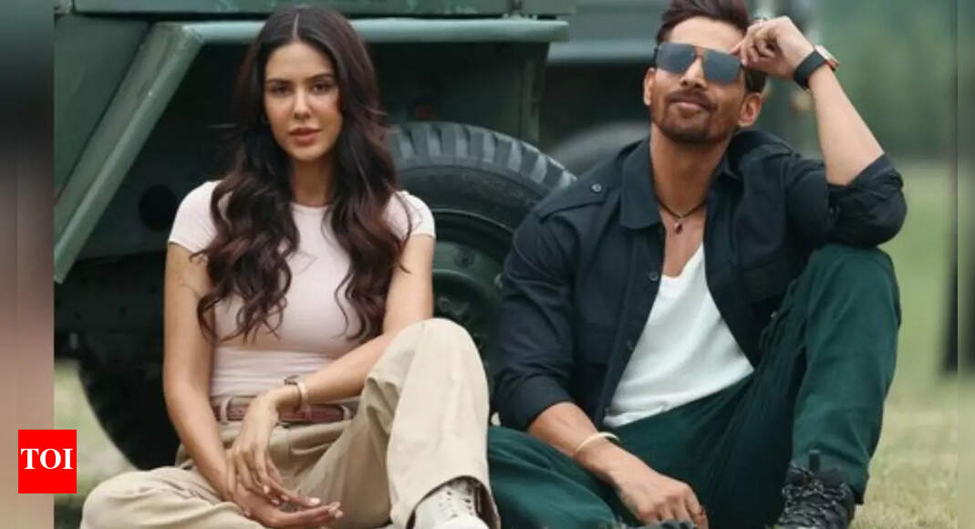 'Ek Deewane Ki Deewaniyat’ team parties hard; Sonam Bajwa and Harshvardhan Rane steal the show on dance floor