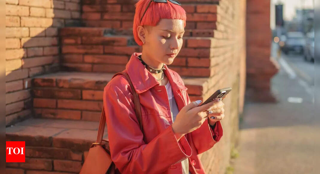 Why your Gen Z friends never say hello on the phone