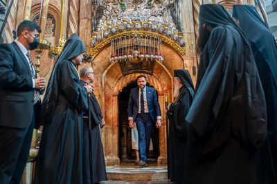 <p>U.S. Vice President JD Vance, center, tours The Church of the Holy Sepulchre in the Old City of Jerusalem Thursday, Oct. 23, 2025. (Nathan Howard/Pool Photo via AP)</p>
<p>” decoding=”async”/></p></div>
</p></div>
<div class= Rubio will travel to Israel after Vance's visit to ensure fragile Gaza ceasefire holds