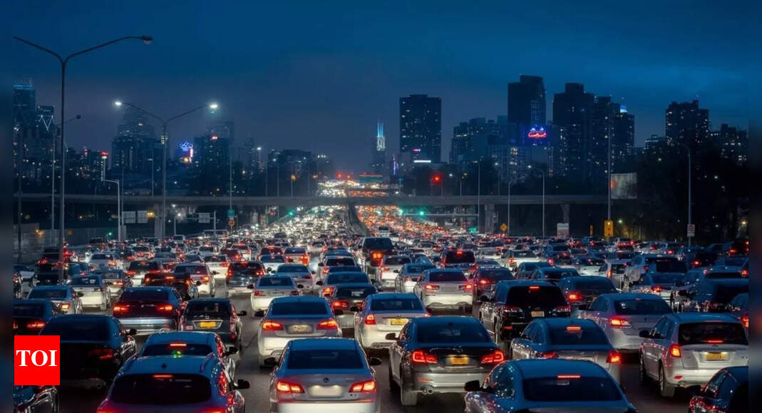 UAE: Sharjah to begin enforcing separate lanes for buses, trucks, and motorcycles starting November 1
