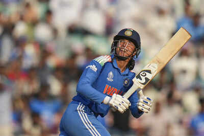  Smriti Mandhana reacts after India storm into Women's World Cup 2025 semi-finals