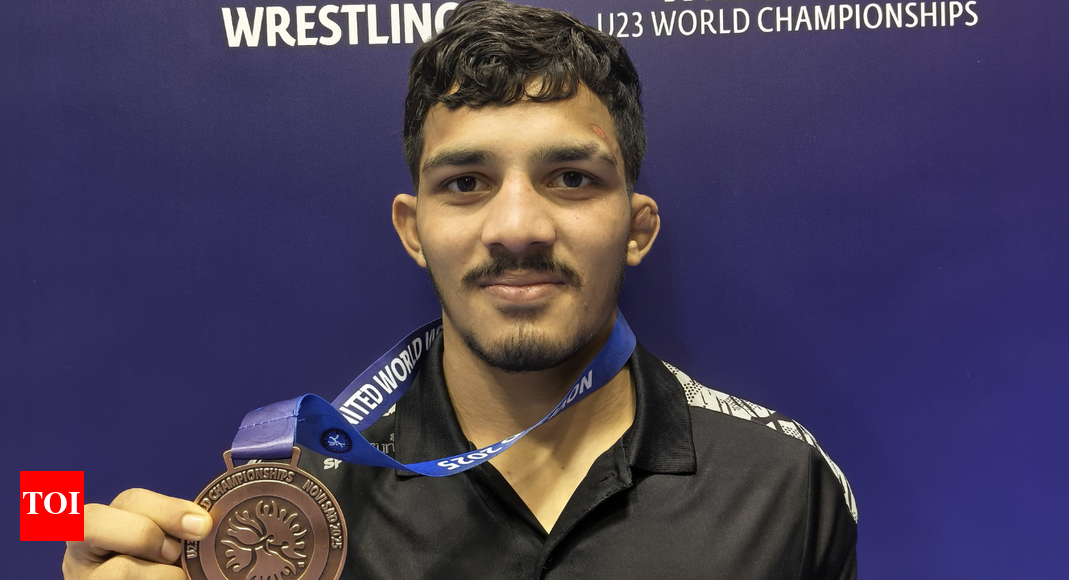 विश्वजीत मोरे ने U23 वर्ल्ड्स में लगातार कांस्य पदक जीतकर कोल्हापुर की समृद्ध कुश्ती विरासत को आगे बढ़ाया | अधिक खेल समाचार विश्वजीत मोरे ने U23 वर्ल्ड्स में लगातार कांस्य पदक जीतकर कोल्हापुर की समृद्ध कुश्ती विरासत को आगे बढ़ाया | अधिक खेल समाचार