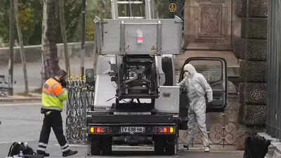 Los ladrones del Louvre dejaron un rastro de muestras de ADN en casco y guantes