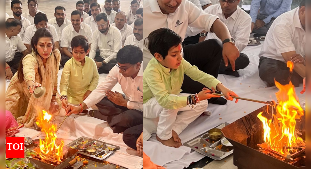 <div>Priya Kapur performs hawan with son for 'protection'</div>