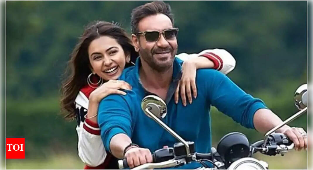 ‘De De Pyaar De 2’ cast fees: Ajay takes home MASSIVE amount ‘De De Pyaar De 2’ cast fees: Ajay takes home MASSIVE amount