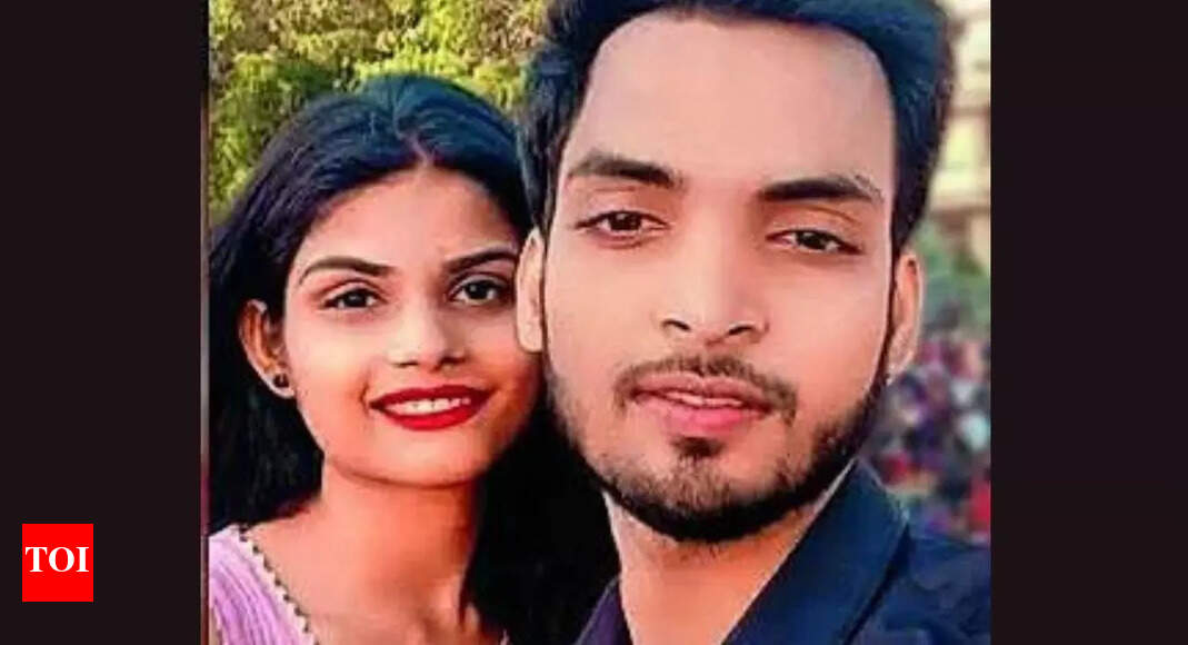 Man stabs ex-girlfriend to death on Mumbai road, then turns knife on himself