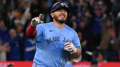 IG/X) How Blue Jays catcher Alejandro Kirk is silently dominating the World Series despite his unconventional height and powerful build
