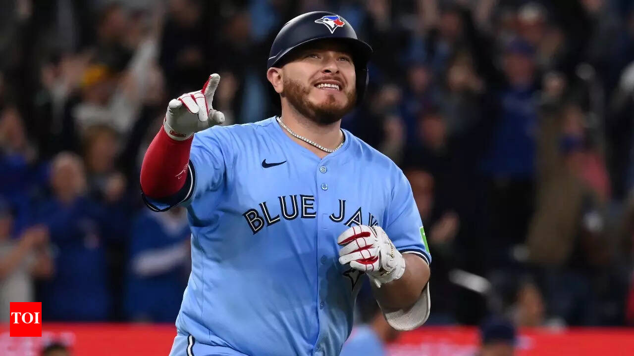 How Blue Jays catcher Alejandro Kirk is silently dominating the World  Series despite his unconventional height and powerful build | MLB News -  The Times of India