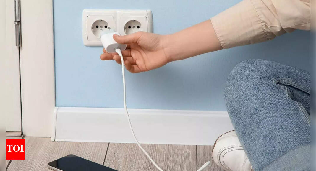 6 dangerous items you should never plug into home sockets to avoid accidents