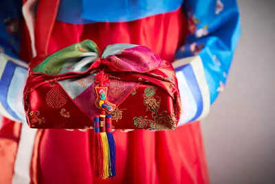 Whether you are walking through Myeongdong’s neon-lit streets or exploring the chic boutiques of Garosu-gil, here are five stylish things to buy in South Korea that will make you look and feel like a trendsetter back home. Hanbok to Korean choker: 5 must-buy things from South Korea