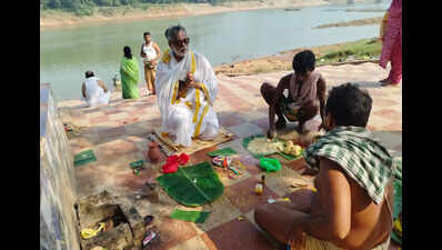 Ramroop Jugurnauth performs funeral rites for his uncle, Dronacharia Jugurnauth, on the banks of the Baitarani river  A journey of discovery