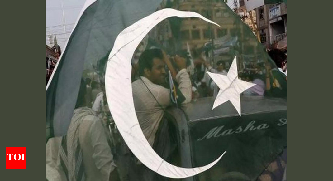 Pakistan’s economy collapsing? Public debt rises to 6.8 billion; debt-to-GDP ratio hits 70% – The Times of India Pakistan’s economy collapsing? Public debt rises to 6.8 billion; debt-to-GDP ratio hits 70% – The Times of India