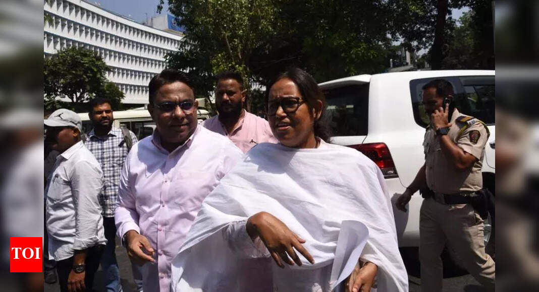 Diwali fireworks: Congress and BJP in war of slogans in Mumbai | Mumbai News Diwali fireworks: Congress and BJP in war of slogans in Mumbai | Mumbai News