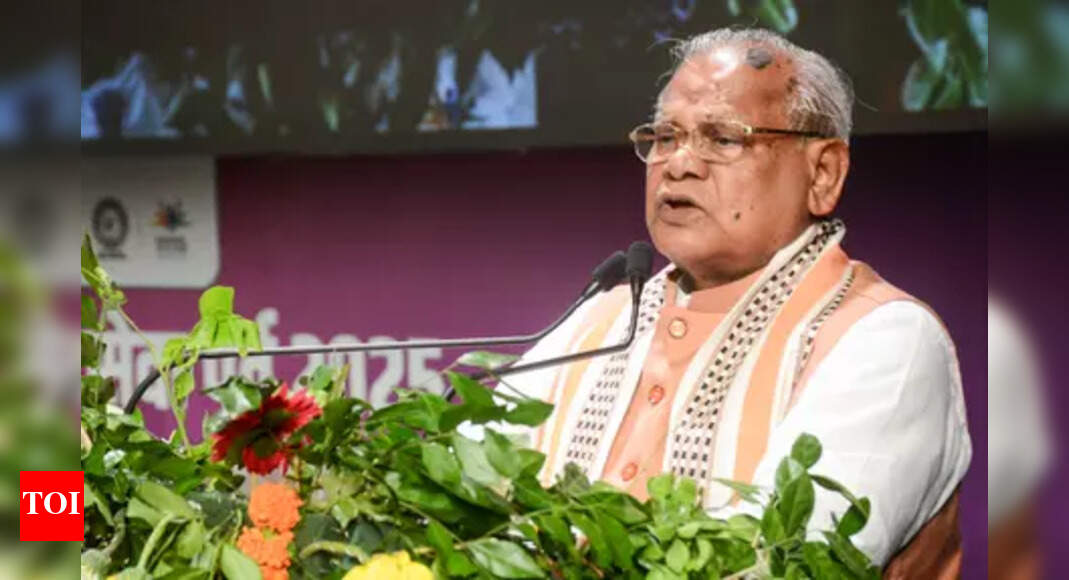 Manjhi brands Lalu anti-dalit, praises CM