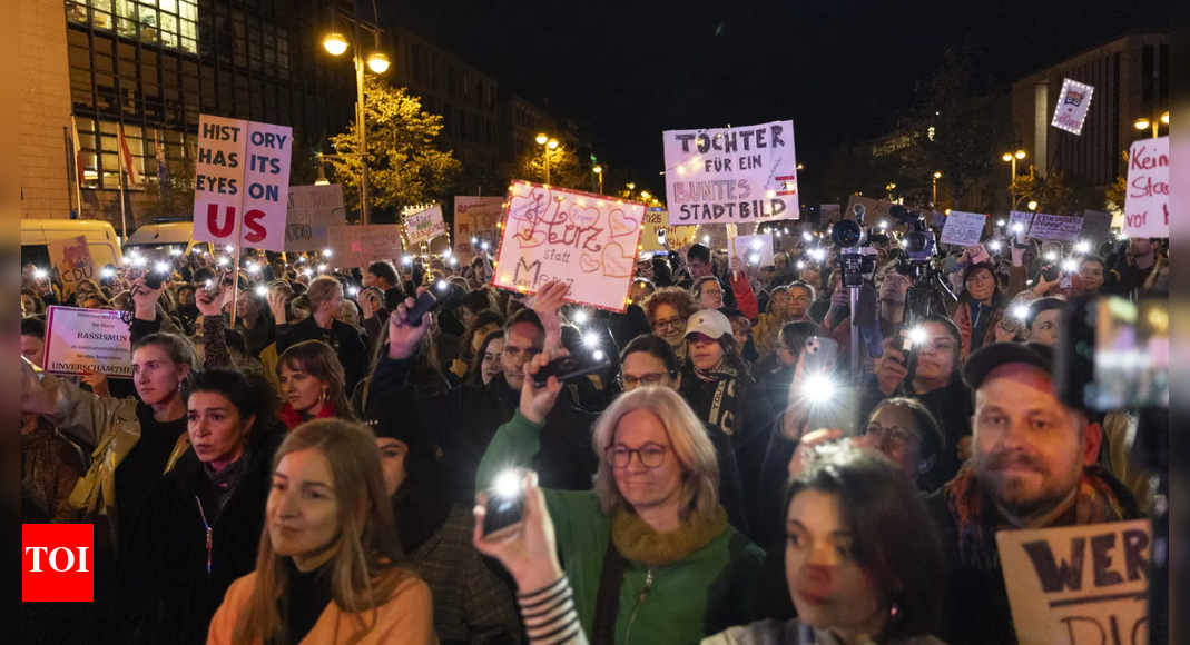 Does adopting far-right rhetoric help the political center?