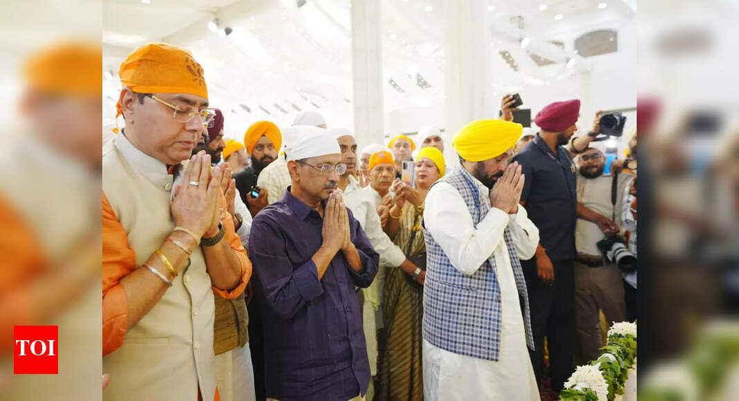 Arvind Kejriwal, Punjab CM Mann participate in kirtan darbar to commemorate 350th martyrdom day of Sri Guru Tegh Bahadur