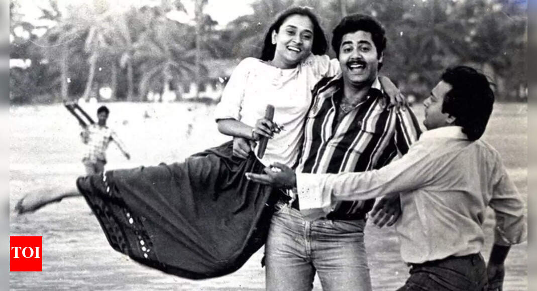 ‘My days of struggle, 1982 “Saath Saath”’: When late actor Satish Shah shared a nostalgic picture with Kiran Vairale; Rakesh Bedi joined in | Hindi Movie News – The Times of India ‘My days of struggle, 1982 “Saath Saath”’: When late actor Satish Shah shared a nostalgic picture with Kiran Vairale; Rakesh Bedi joined in | Hindi Movie News – The Times of India