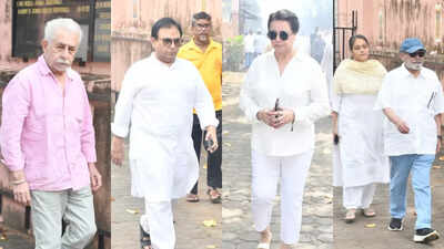 Naseeruddin Shah, Pankaj Kapur, Dilip Joshi, Supriya Pathak, Poonam Dhillon Farah Khan, Rupali Ganguly, Jackie Shroff: Celebs arrive at Satish Shah’s funeral | Hindi Movie News – The Times of India Naseeruddin Shah, Pankaj Kapur, Dilip Joshi, Supriya Pathak, Poonam Dhillon Farah Khan, Rupali Ganguly, Jackie Shroff: Celebs arrive at Satish Shah’s funeral | Hindi Movie News – The Times of India