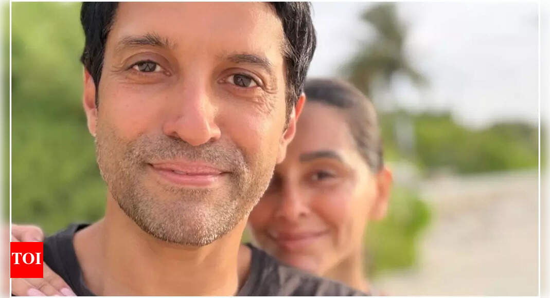 Shibani Dandekar and Farhan Akhtar spend quality time at beach, actress calls it ‘forever memories’ - SEE PICS