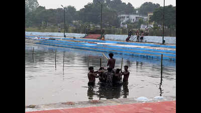 Barricades set up in pond Bokaro District Prepares for Safe Chhath Celebrations with Barricades and Crowd Control