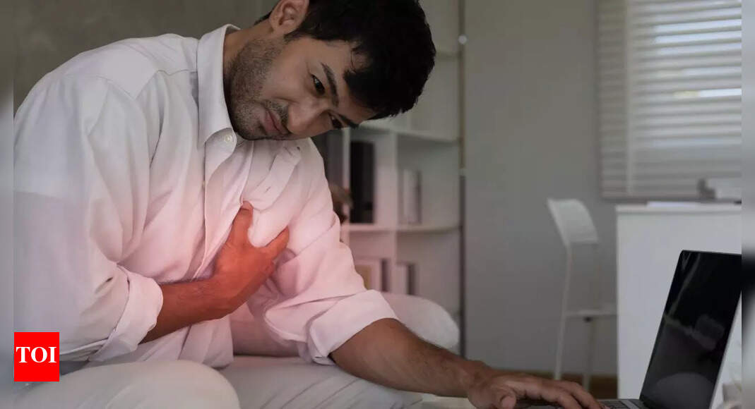 आपके खून में एक ‘साइलेंट किलर’: हृदय रोग विशेषज्ञ ने कोलेस्ट्रॉल और बीपी से भी खतरनाक छिपे स्वास्थ्य खतरे की चेतावनी दी है | आपके खून में एक ‘साइलेंट किलर’: हृदय रोग विशेषज्ञ ने कोलेस्ट्रॉल और बीपी से भी खतरनाक छिपे स्वास्थ्य खतरे की चेतावनी दी है |